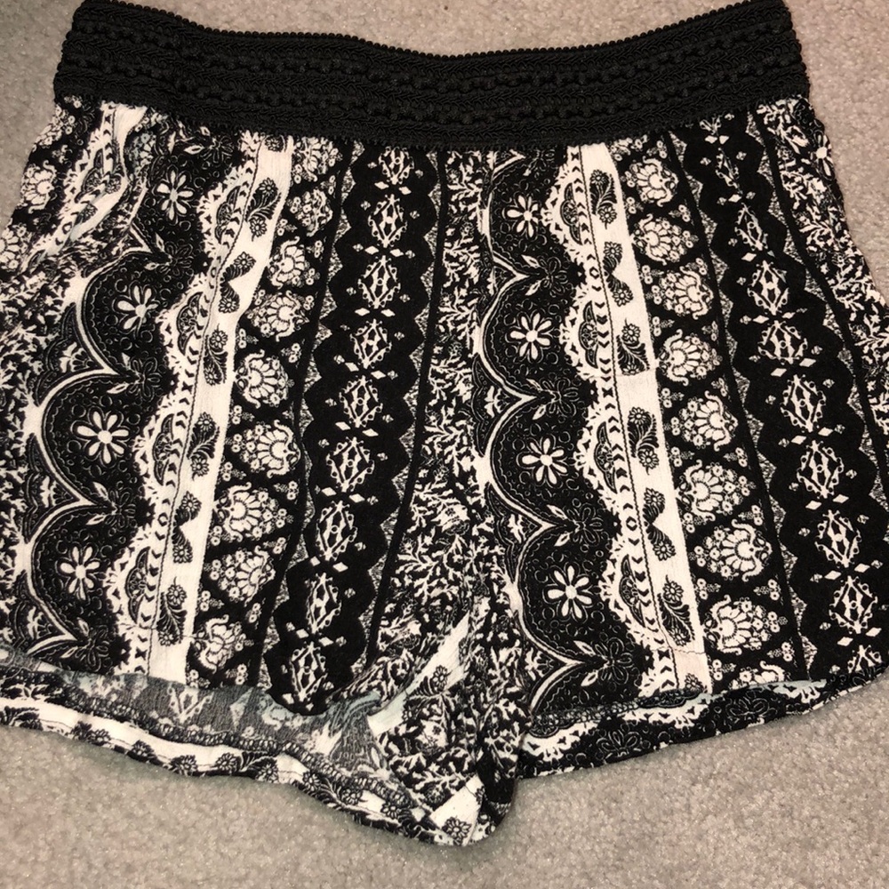 Dressy black shorts with pockets!!